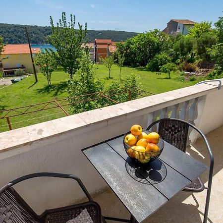 1 Bedroom Amazing Apartment In Kampor Esterno foto