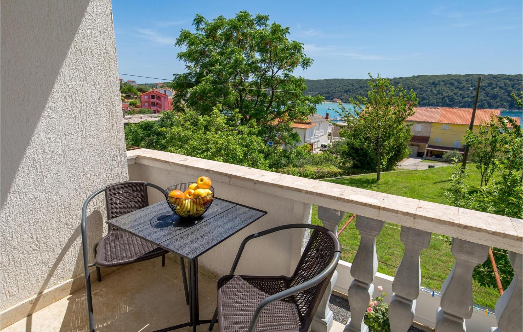 1 Bedroom Amazing Apartment In Kampor Esterno foto