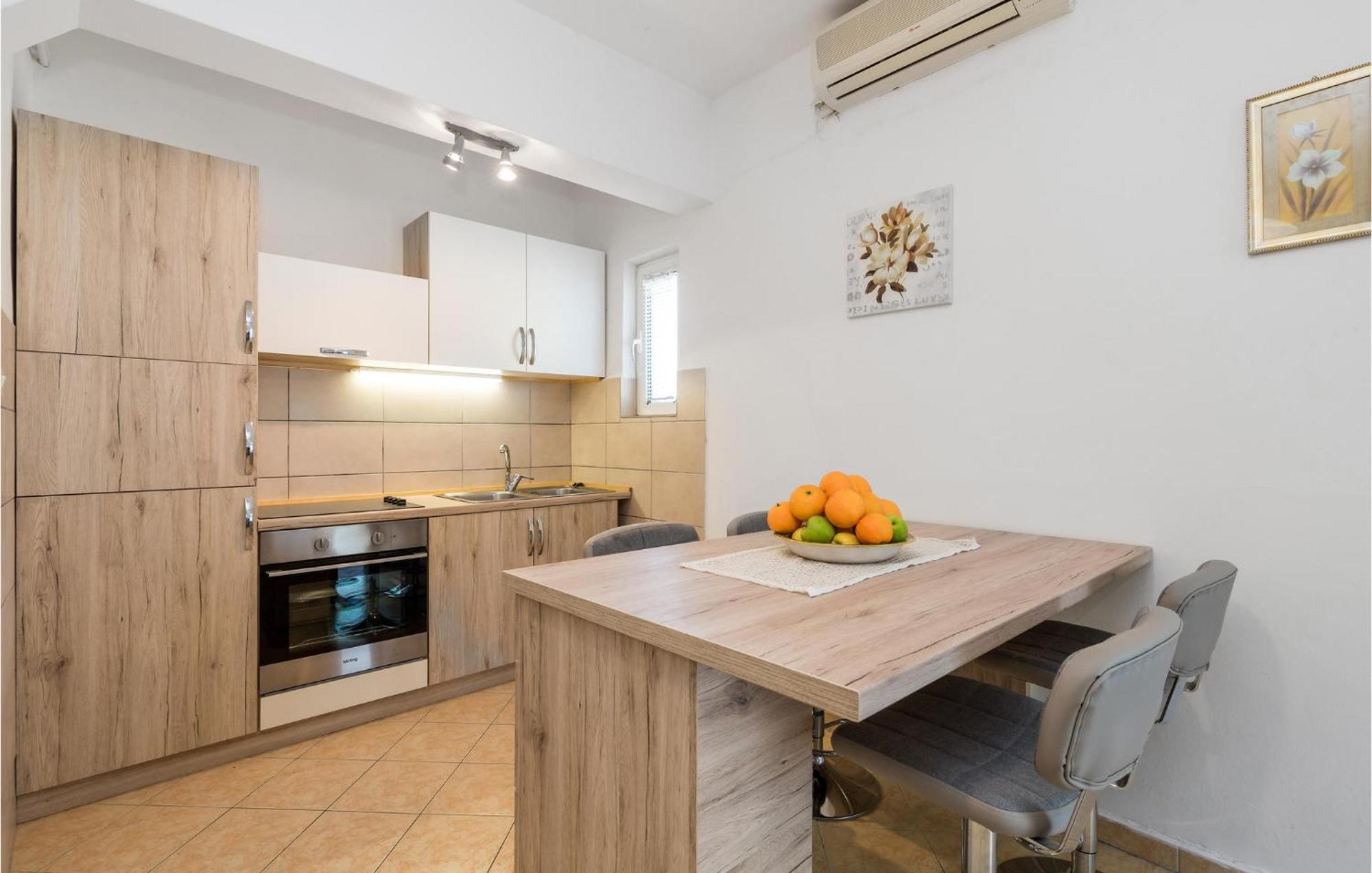 1 Bedroom Amazing Apartment In Kampor Esterno foto